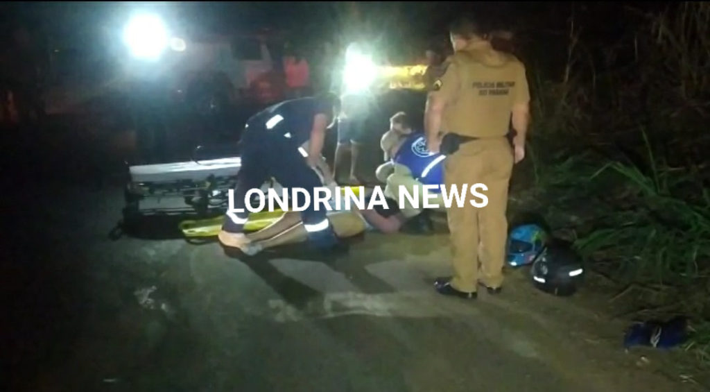 Colisão entre carro e moto deixa casal gravemente ferido em Londrina