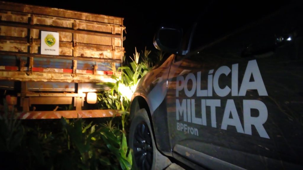 BPFron apreende caminhão com carga de cigarros em Entre Rios do Oeste