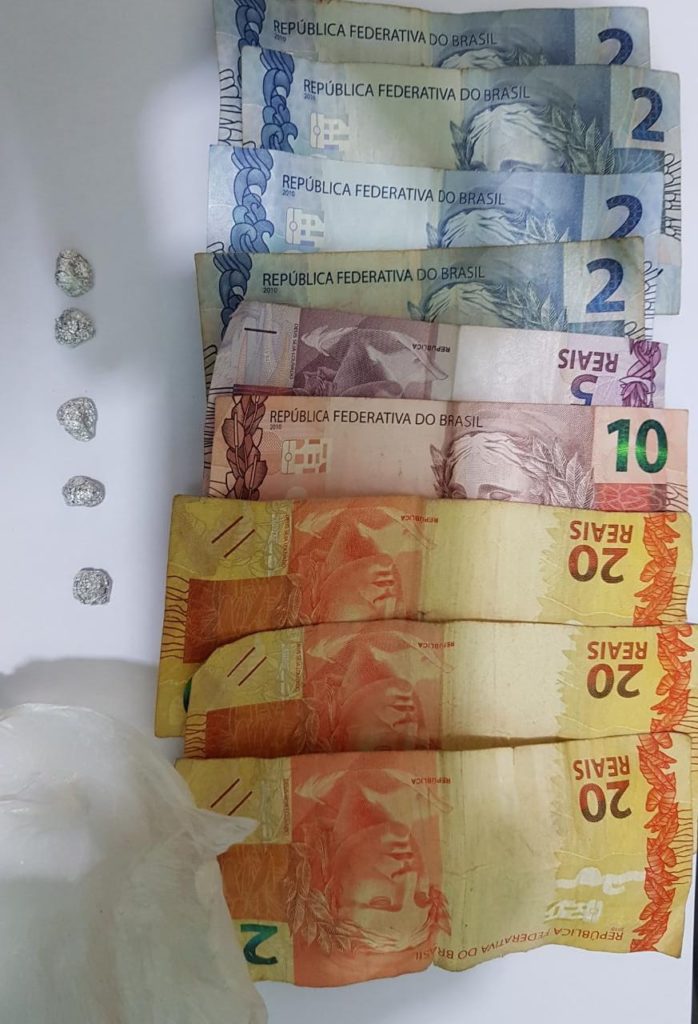 Jovem tenta fugir de abordagem, mas acaba detido e flagrado com porções de crack em Campo Mourão