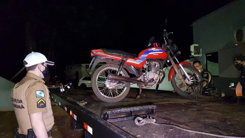 Moto furtada em Toledo é localizada pela PM na PR-182, em Santa Tereza do Oeste; um foi detido