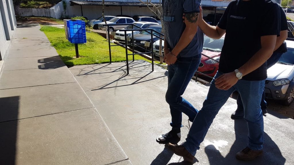 Homem com mandado em aberto por tráfico de drogas é preso pela Polícia Civil