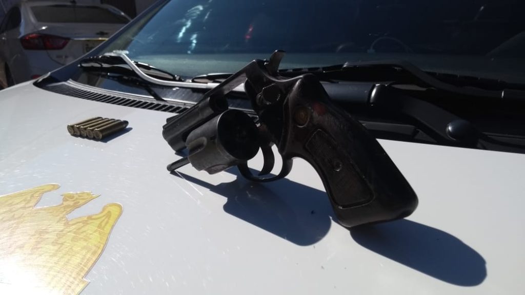 Jovem de 19 anos é preso com carro roubados e objetos oriundos de roubo a propriedade rural em Uraí