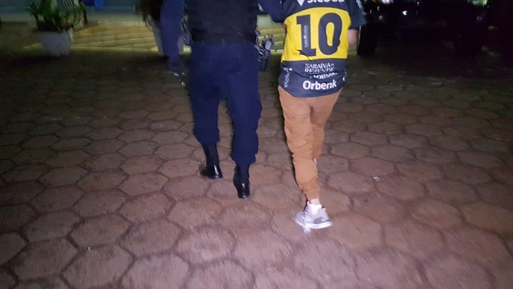 Após cair com moto, mulher é presa pela Guarda Municipal por embriaguez