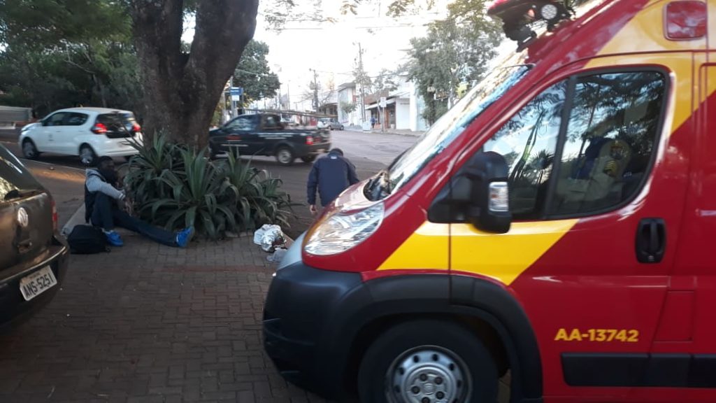 Duas pessoas ficam feridas em acidente na Rua Minas Gerais