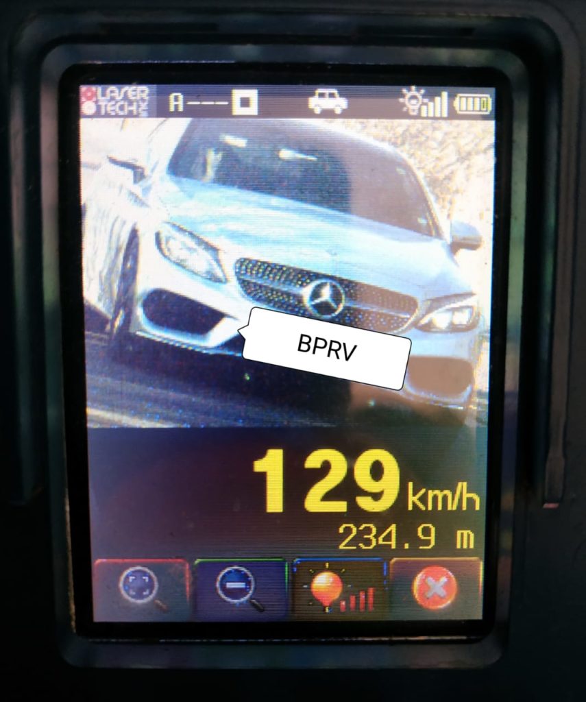 Mercedes Benz é flagrada a 129 km/h na PR-180