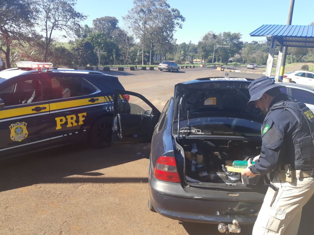 PRF apreende carro com quase 198 kg de maconha e 1,8 kg de cocaína em Céu Azul