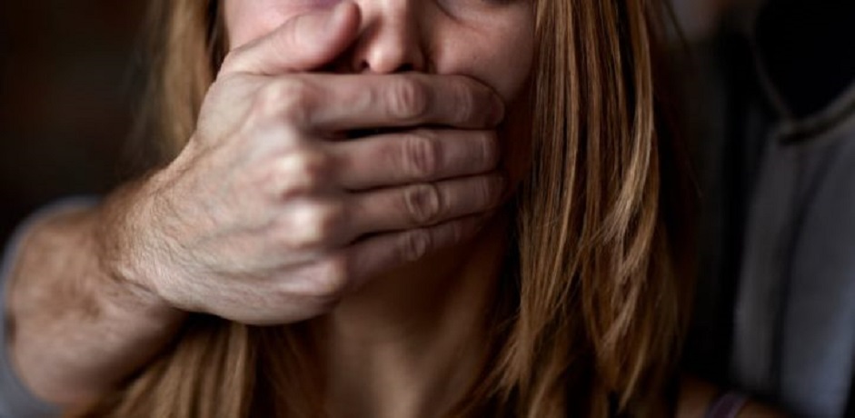 Mulher que foi chutada e ameaçada pelo ex-companheiro será indenizada em R$ 10 mil