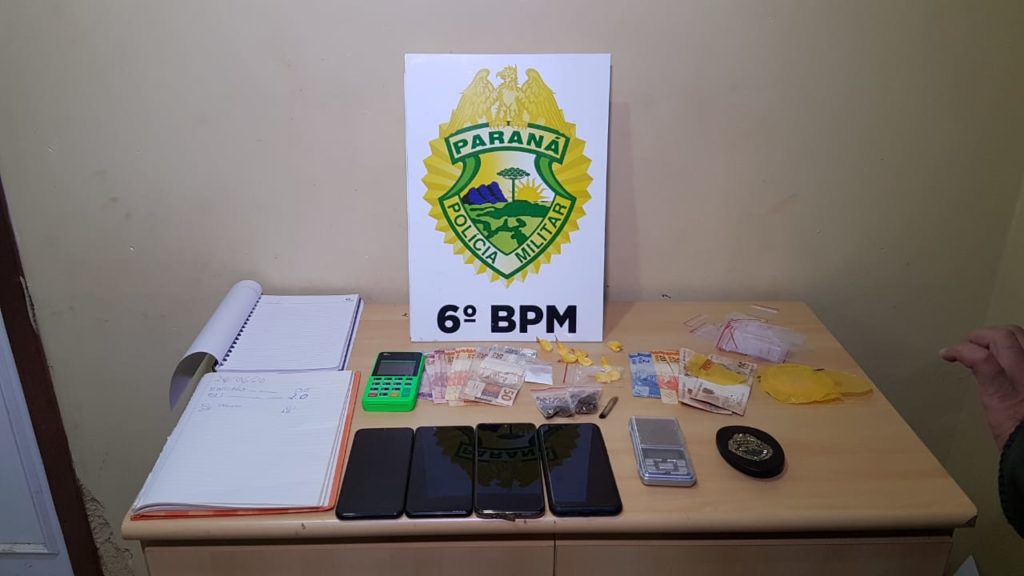 Após denúncia, PM apreende drogas e dinheiro em casa no Bairro Neva; três foram detidos