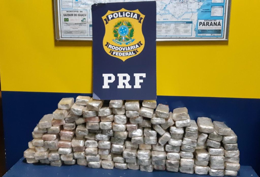 Operação Tamoio II: PRF apreende veículo Celta com maconha na BR-277, em Céu Azul