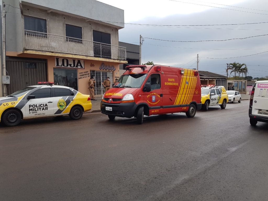 Após discussão, rapaz agride o amigo com cabo de vassoura