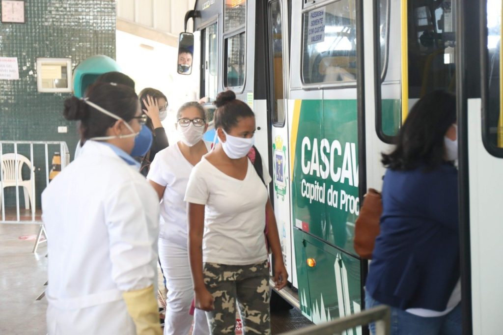 Transporte coletivo circula neste sábado das 6h às 19h