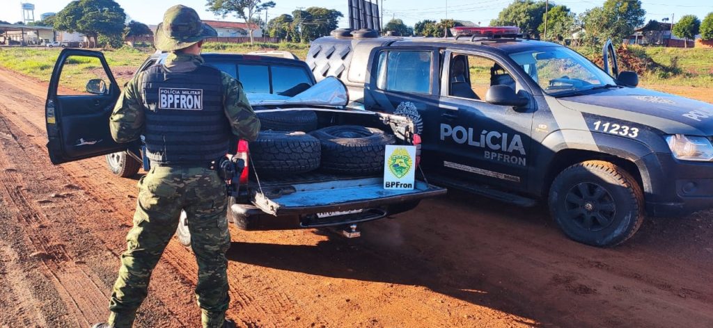Carro carregado com pneus contrabandeados é apreendido pelo BPFron em Francisco Alves