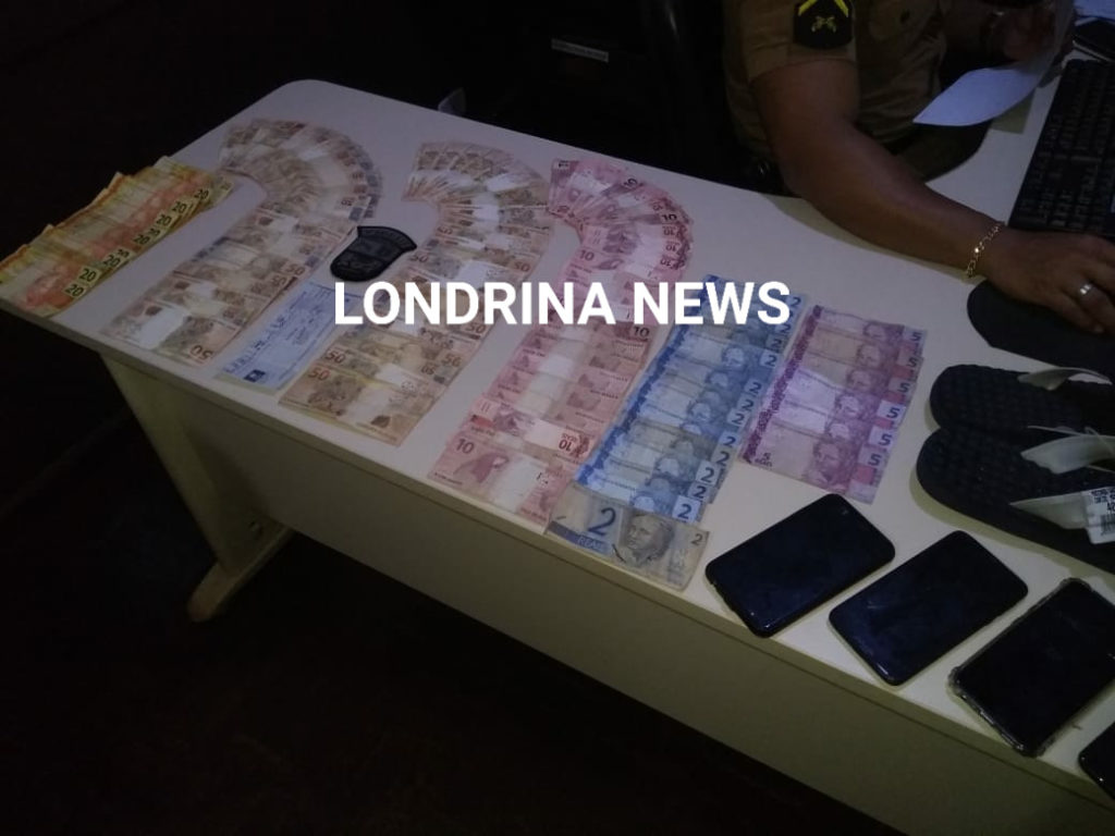 PM recupera dinheiro e objetos roubados instantes após assalto em farmácia em Tamarana