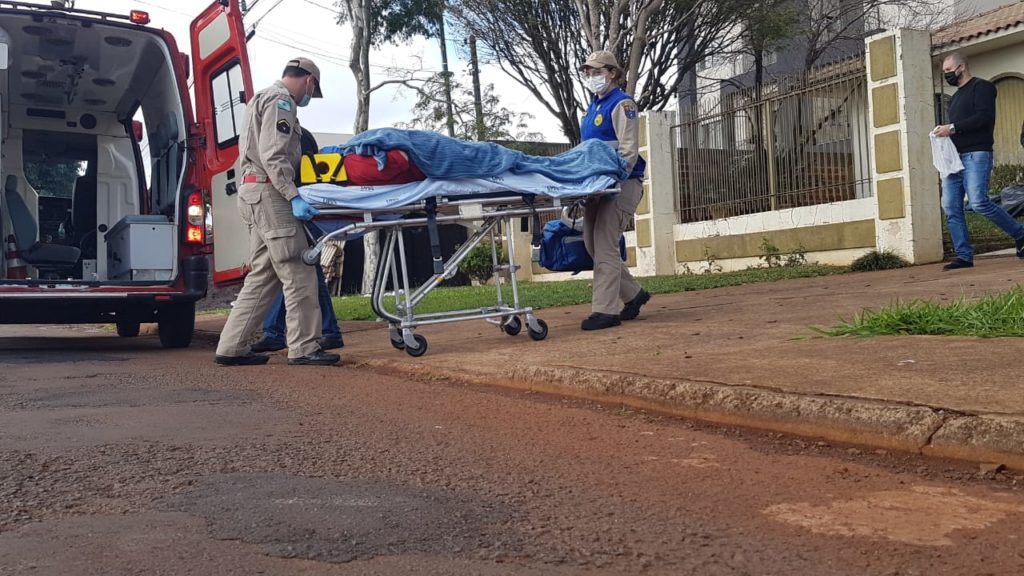 Mulher de 53 anos é socorrida no Bairro Pioneiros Catarinenses