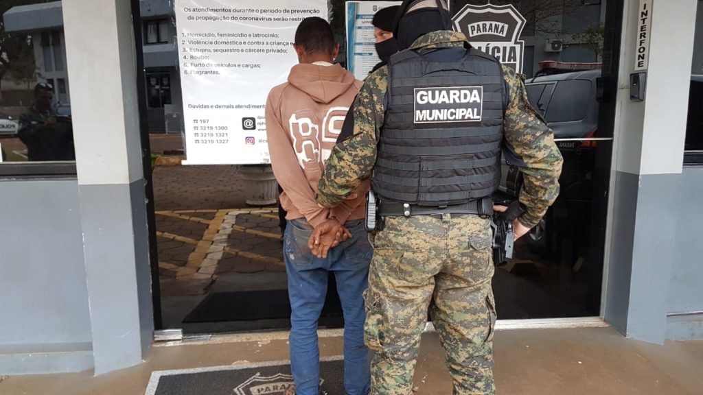 Homem invade barracão para cometer furto, diz que estava dormindo e acaba preso