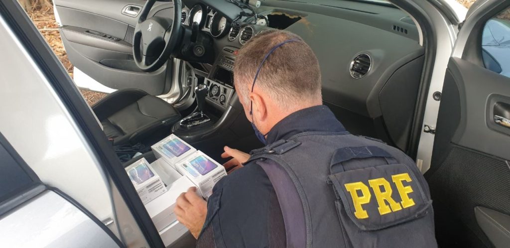 PRF apreende na BR-277 carga de celulares que seria entregue em Cascavel