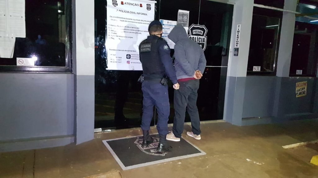 Homem é preso acusado de ameaçar a esposa no Bairro Santa Felicidade
