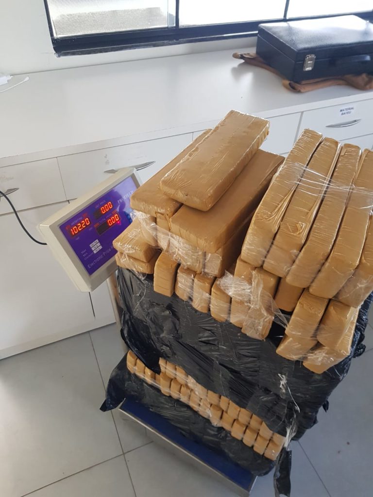 PRE de Iporã apreende mais de 100 quilos de maconha dentro de veículo na PR-323