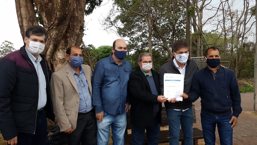 Ordem de serviço para implantação de rede coletora de esgoto no Bairro Santos Dumont é assinada
