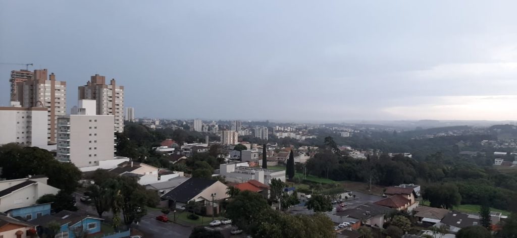 Com tempo firme, dia de deve ser de calor e sem previsão de chuva