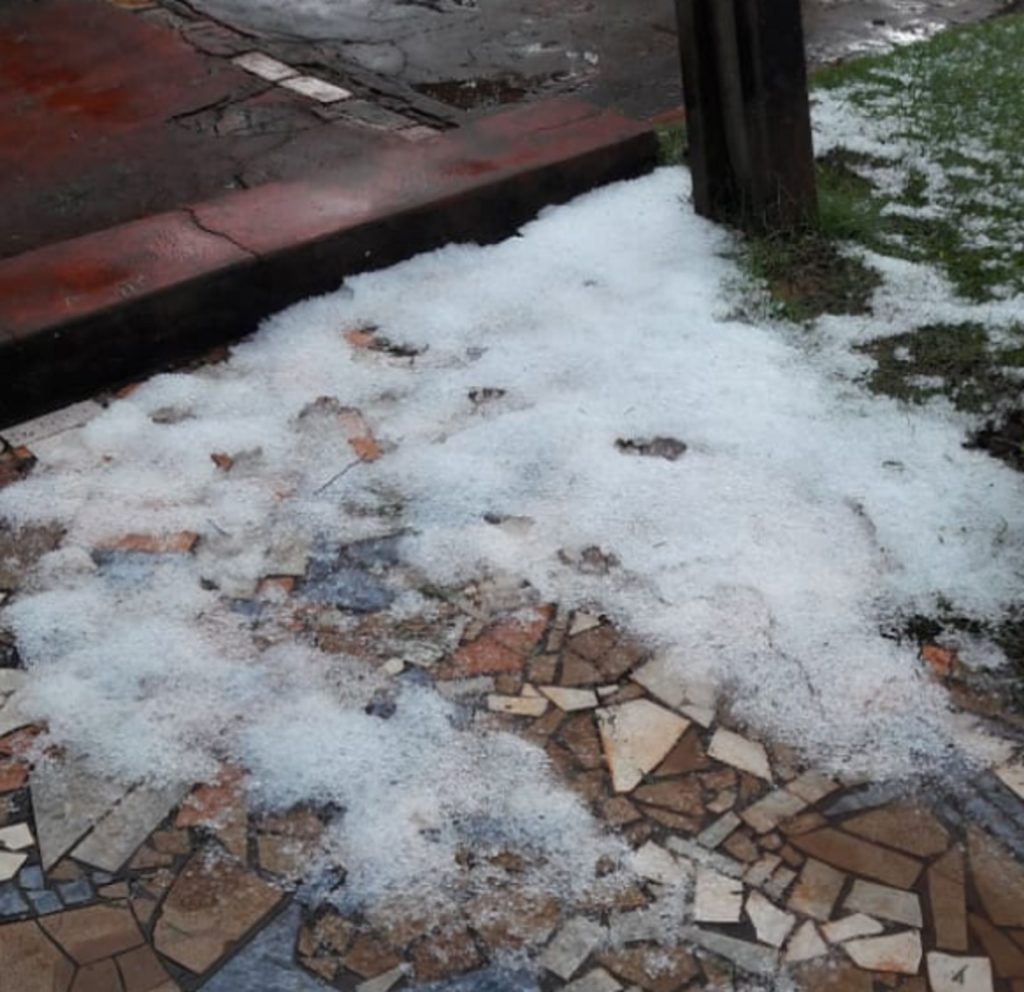 Santos Dumont também é atingido por chuva de granizo nesta manhã