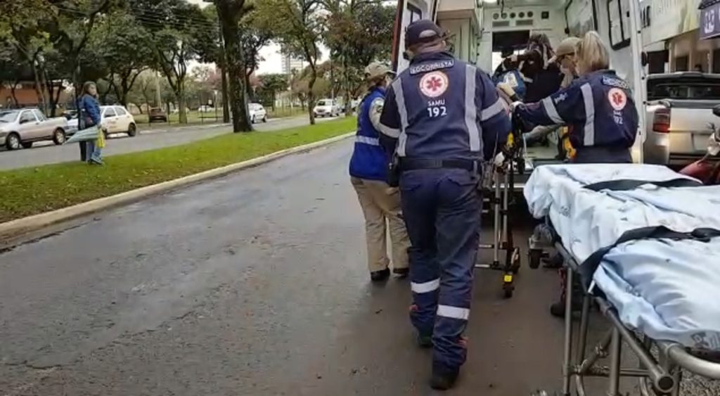 Homem fica ferido após sofrer queda de seis metros em empresa na Avenida Assunção