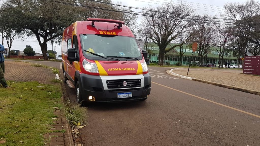 Homem fica ferido ao sofrer queda na Avenida Brasil