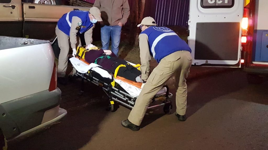Siate atende mulher ferida em colisão entre carros na Rua Fortunato Bebber