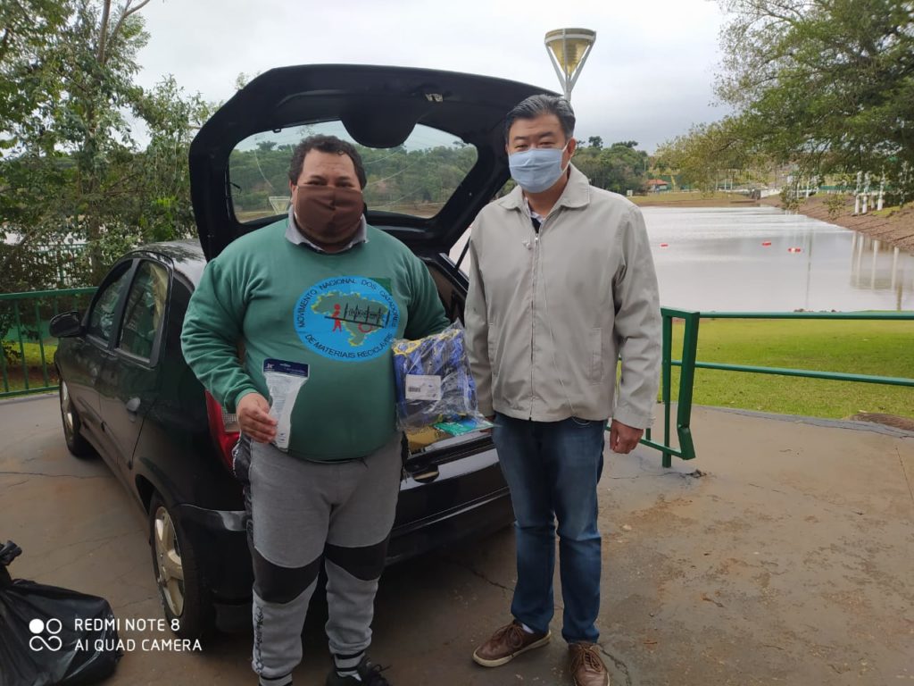 Cooperativas de catadores recebem EPIs