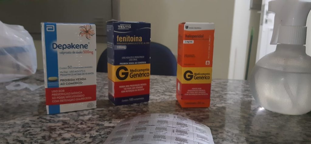 Internauta encontra medicamentos e busca encontrar o dono