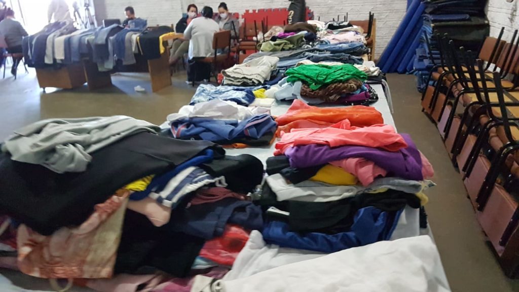 Instituto Paranaense de Apoio a Mulheres realiza doação de roupas nesta sexta e sábado em Cascavel