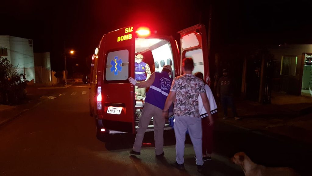 Jovem é socorrido pelo Corpo de Bombeiros no Parque dos Ipês