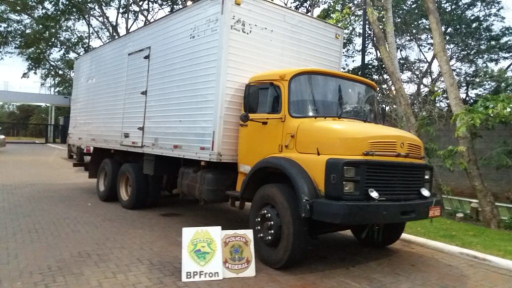 Caminhão com cigarros contrabandeados é apreendido em Terra Roxa