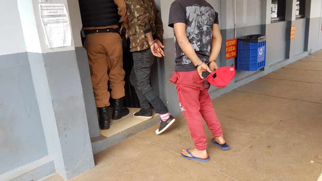 Dois são detidos com drogas no Bairro Morumbi