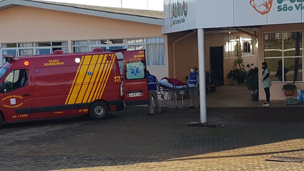Idosa é socorrida ao sofrer queda no Maria Luíza