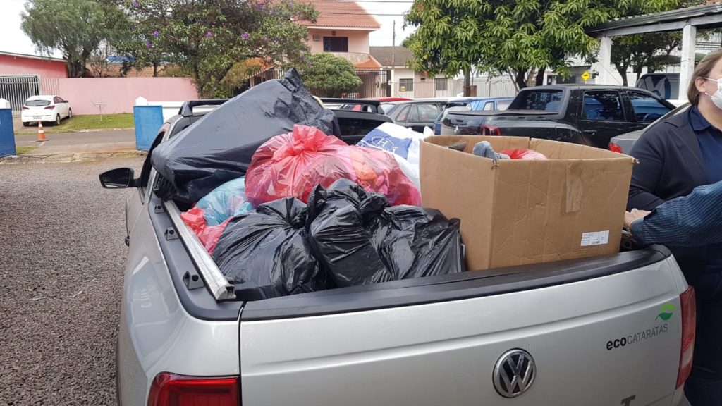 Provopar recebe doações de alimentos e roupas