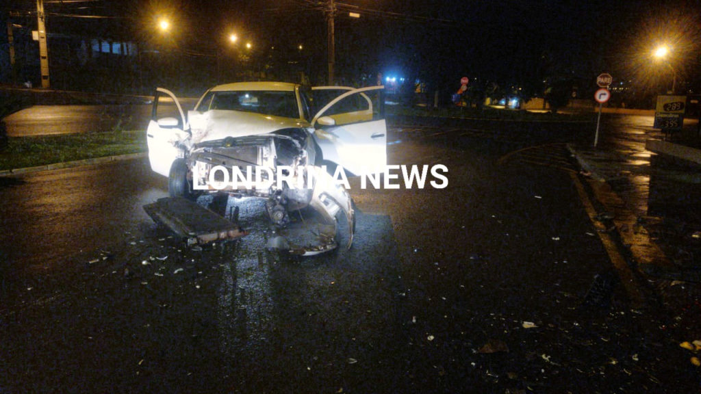 Motorista colide em carro estacionado e causa danos de grande monta em Londrina
