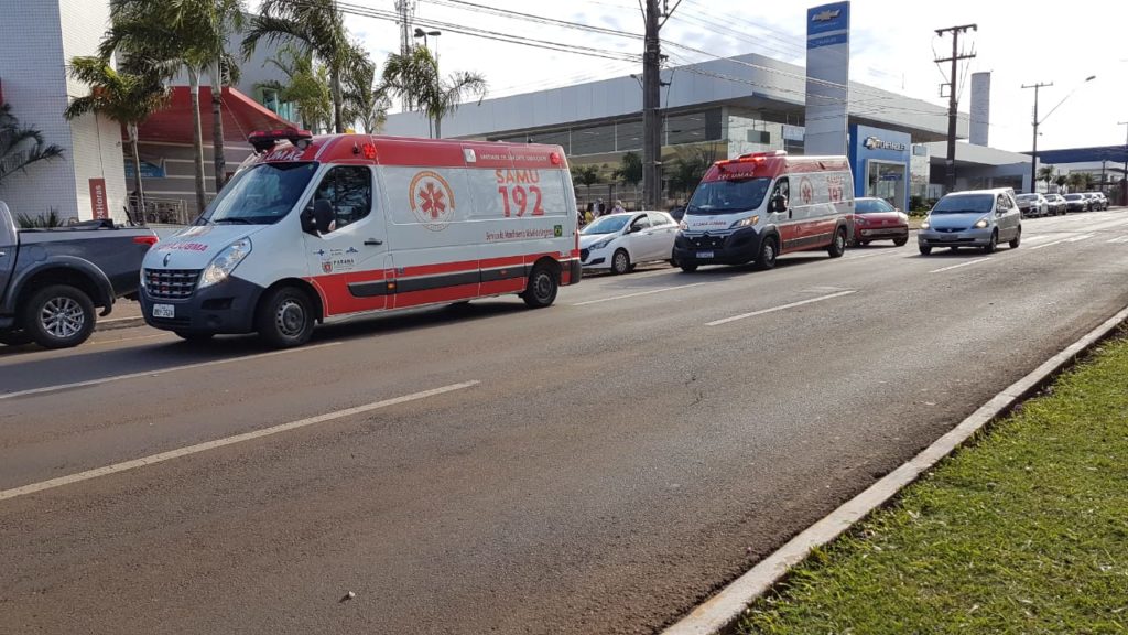 Ferido ao sofrer queda de patinete elétrico é socorrido na Av. Brasil