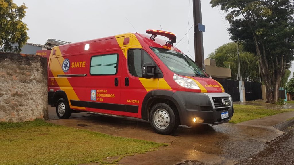 Idosa tem suspeita de fratura na perna em queda no Bairro Floresta