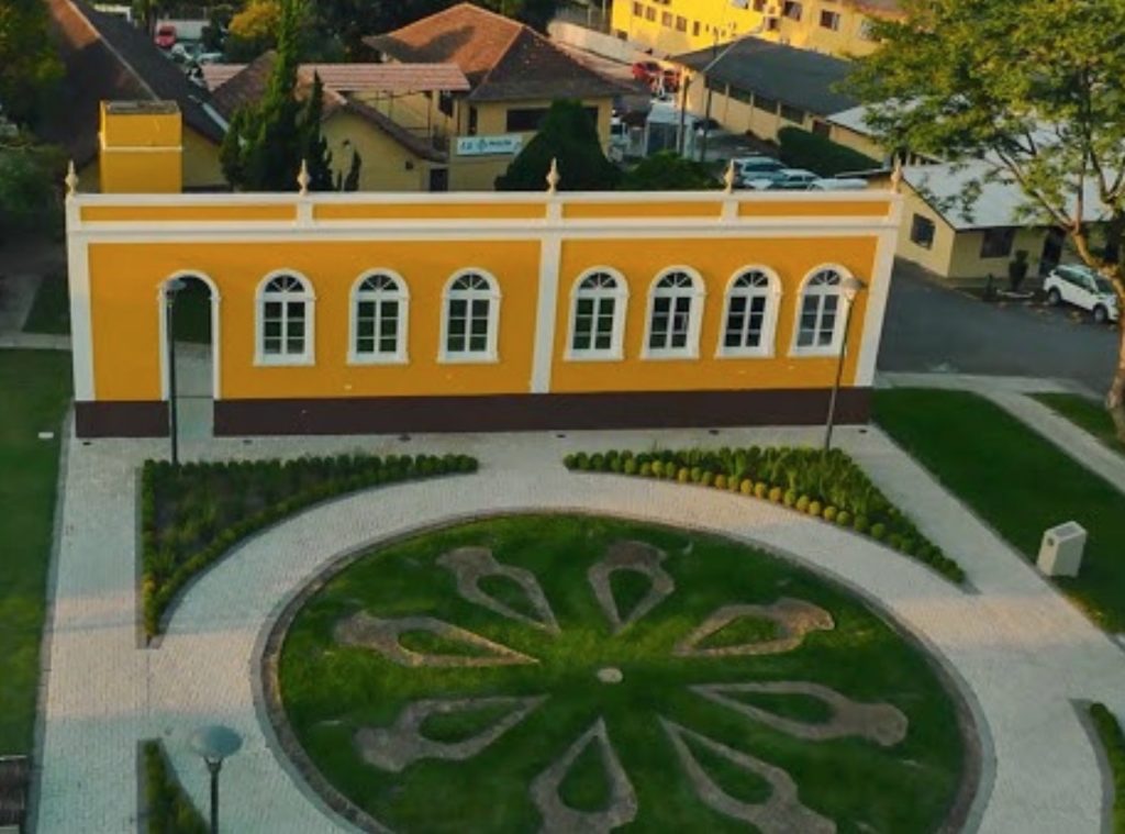 Com melhora nos indicadores, Curitiba muda para a bandeira amarela