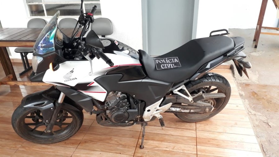 Polícia Civil de Capitão apreende motocicleta de luxo suspeita de clonagem Imagem referente a Polícia Civil de Capitão apreende motocicleta de luxo suspeita de clonagem