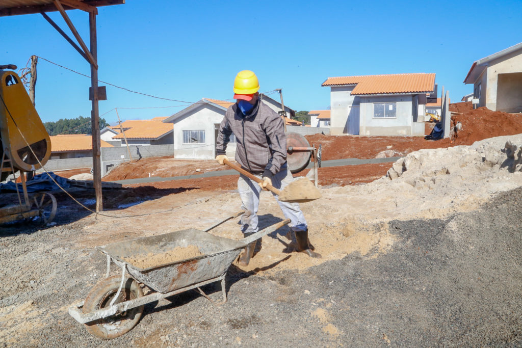Projeto vai atender 34 famílias de Rio Azul com novas casas