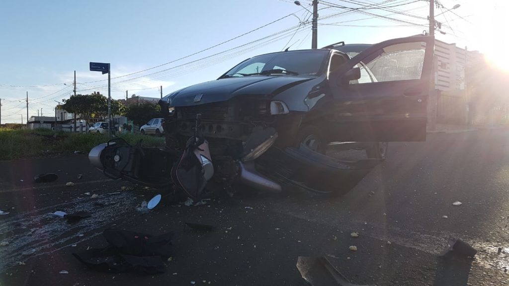 Motociclista tem graves ferimentos em acidente no Parque dos Ipês