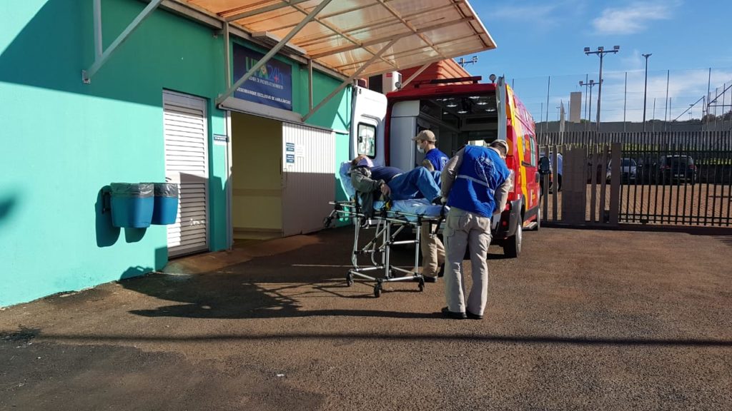 Idoso fica ferido ao sofrer queda no Conjunto Riviera