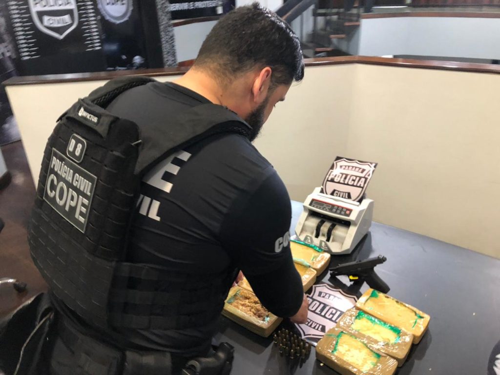 Homem é preso com crack e pistola em Curitiba