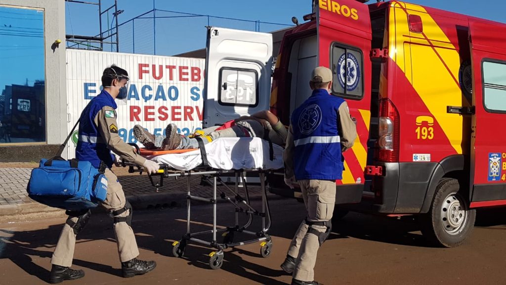 Durante reforma, trabalhador sofre queda de três metros e é socorrido