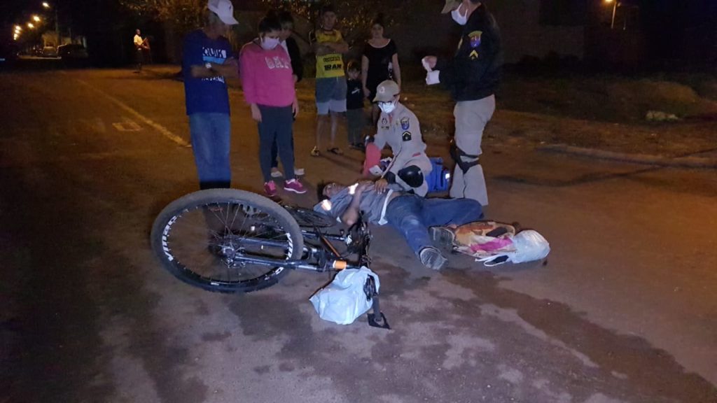 Homem sofre queda de bicicleta e é atendido pelo Siate