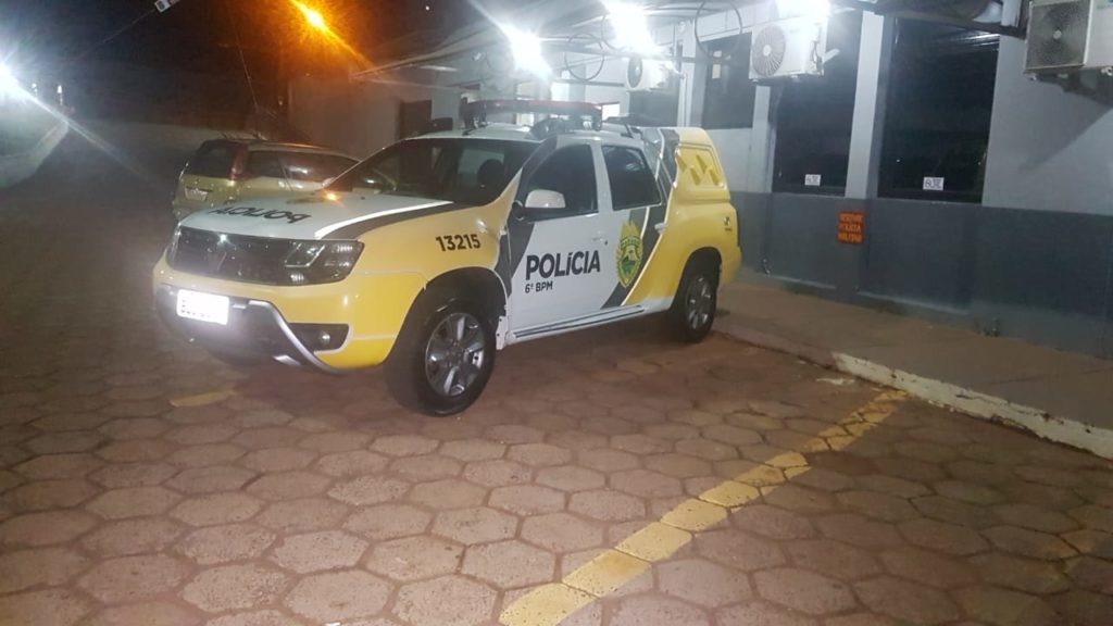 Com mandado em aberto, homem se entrega à Polícia Militar