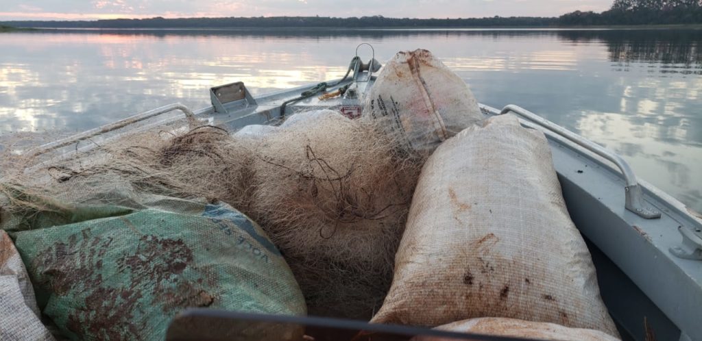 PM Ambiental apreende 1.400 metros de redes de pesca no Lago de Itaipu
