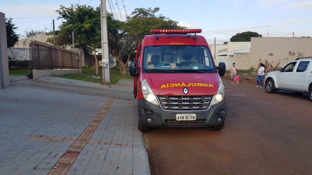 Mulher fratura o punho em queda no Coqueiral